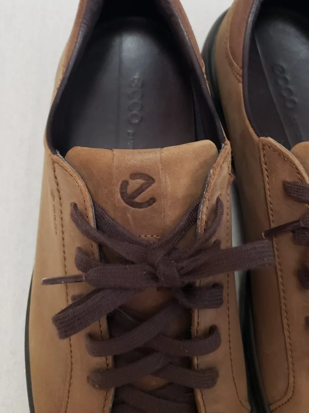 ECCO Mens Size 10-10.5 Shoes Core-Tex Light Brown Nubuck Suede Leather Sneakers